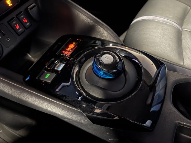 2018 NISSAN LEAF - 11