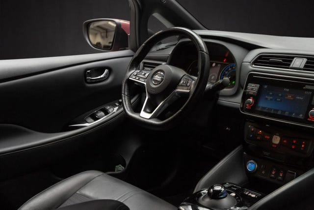 2018 NISSAN LEAF - 11