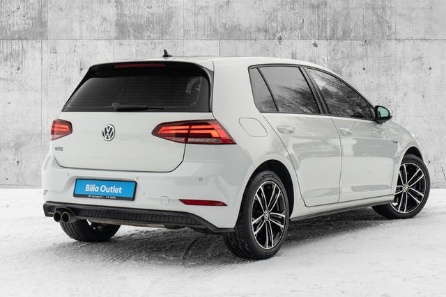 WVWZZZAUZJW801039 2018 VOLKSWAGEN GOLF-2