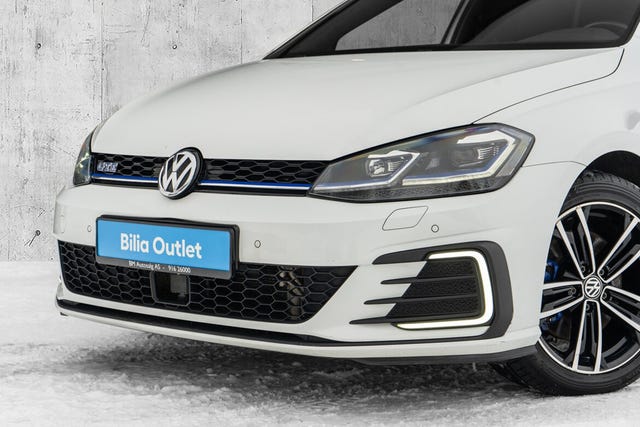 WVWZZZAUZJW801039 2018 VOLKSWAGEN GOLF-1