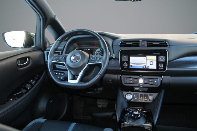 2018 NISSAN LEAF - 18
