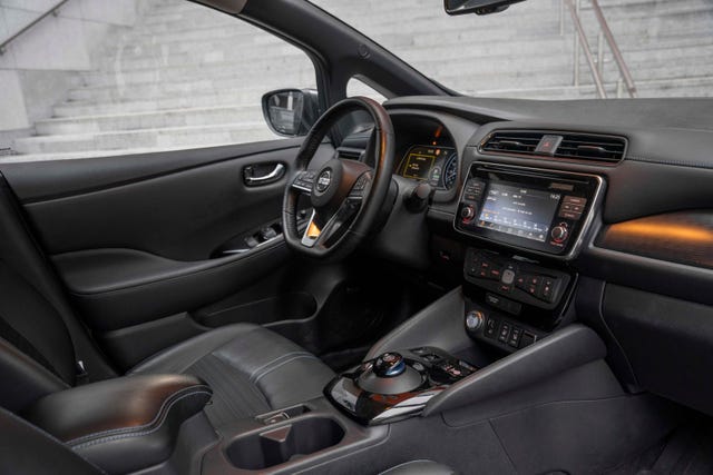 2018 NISSAN LEAF - 28