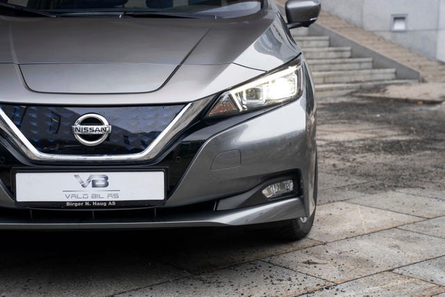 SJNFAAZE1U0033025 2018 NISSAN LEAF-4