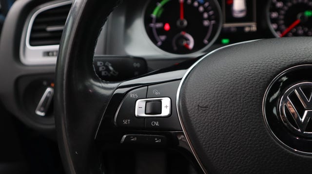 2015 VOLKSWAGEN GOLF - 28