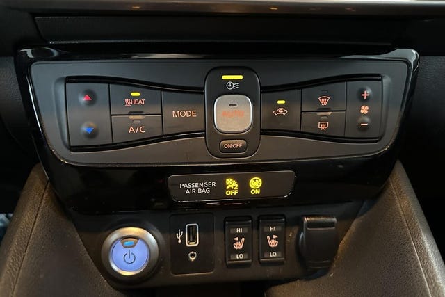 2019 NISSAN LEAF - 11