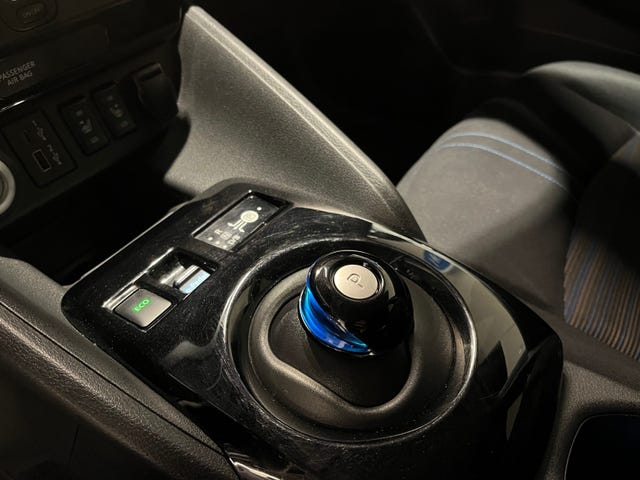 2021 NISSAN LEAF - 30