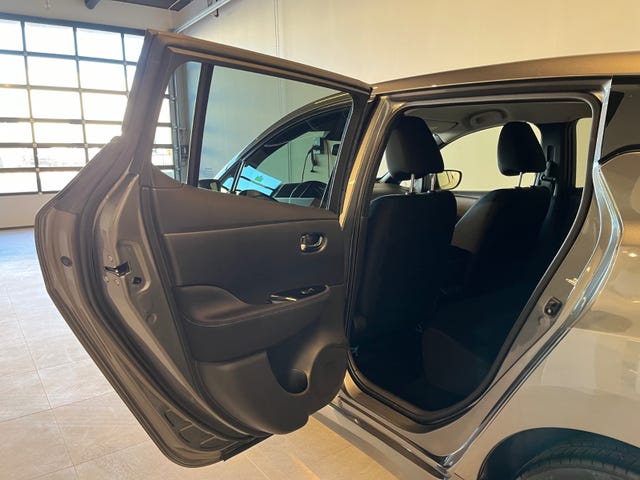 2021 NISSAN LEAF - 32