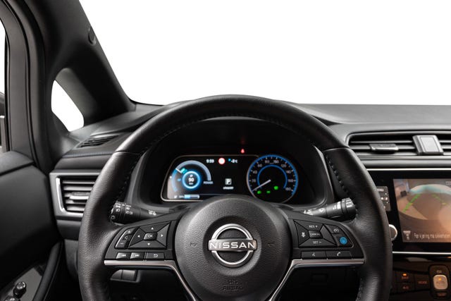 2022 NISSAN LEAF - 11