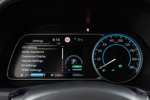 2022 NISSAN LEAF - 17