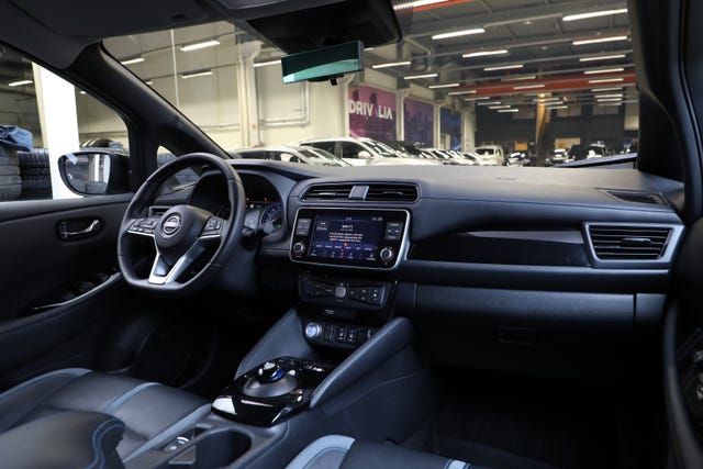 2022 NISSAN LEAF - 12