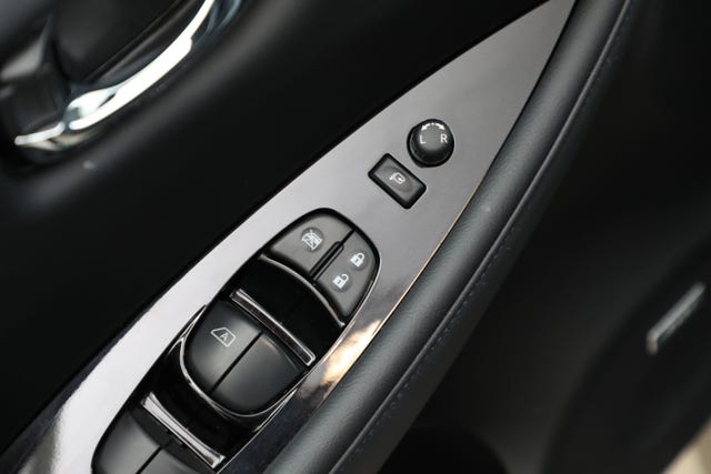 2022 NISSAN LEAF - 25