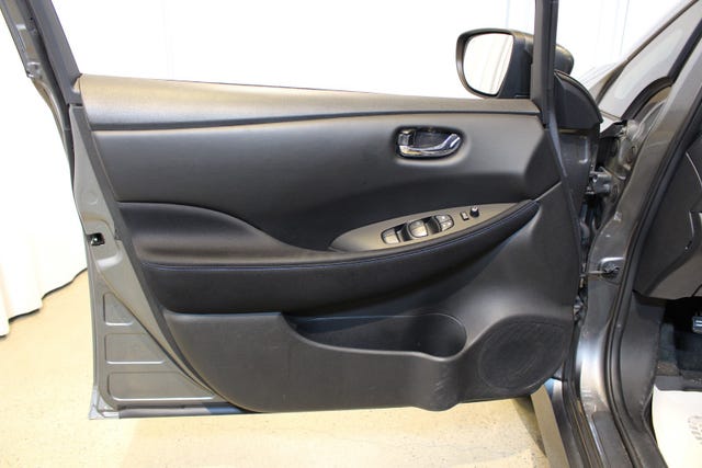 2021 NISSAN LEAF - 11