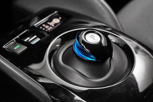 2022 NISSAN LEAF - 15