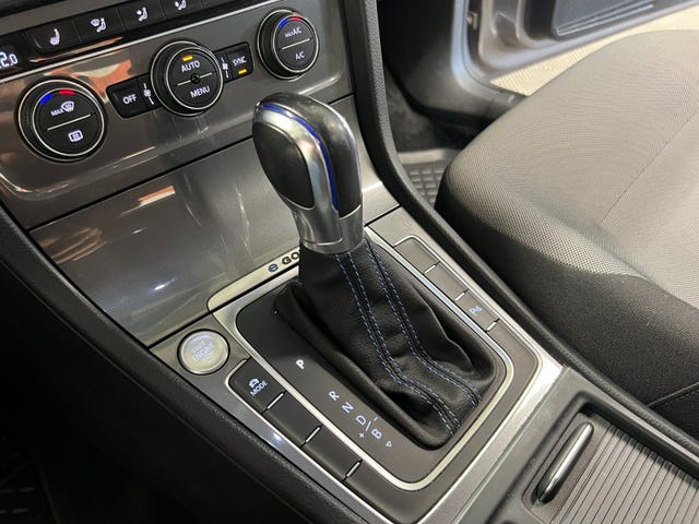 2015 VOLKSWAGEN GOLF - 24