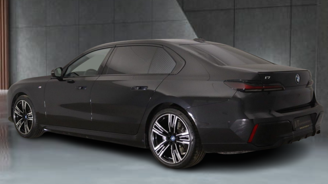 2023 BMW I7 - 13