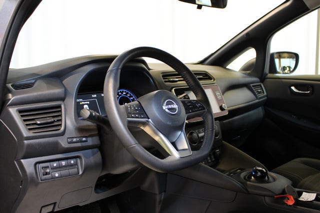 2022 NISSAN LEAF - 8