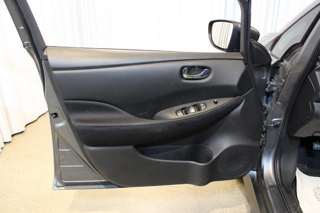 2022 NISSAN LEAF - 11