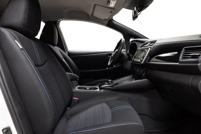2022 NISSAN LEAF - 24