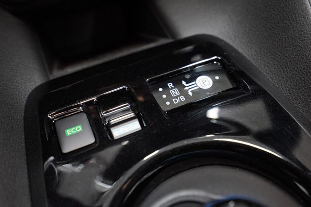 2022 NISSAN LEAF - 25