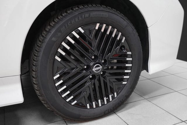2022 NISSAN LEAF - 11