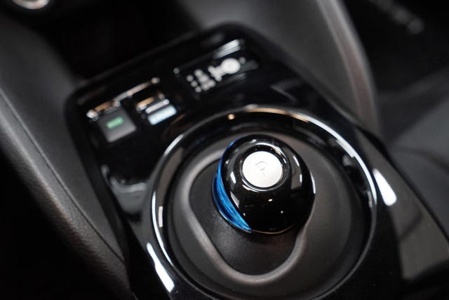 2022 NISSAN LEAF - 24