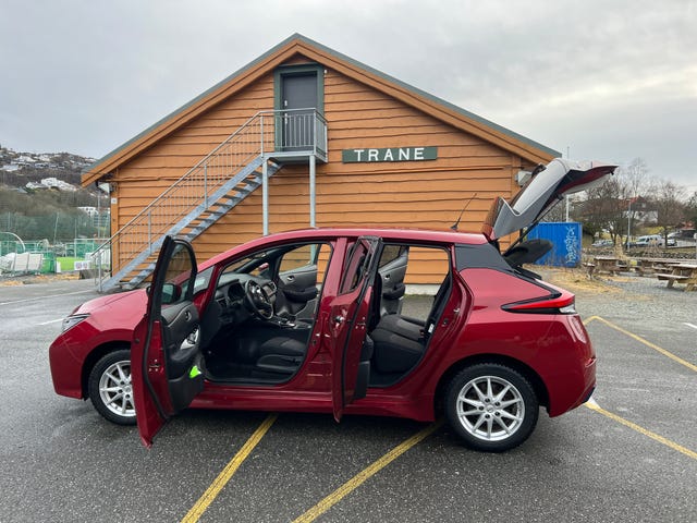 2018 NISSAN LEAF - 18