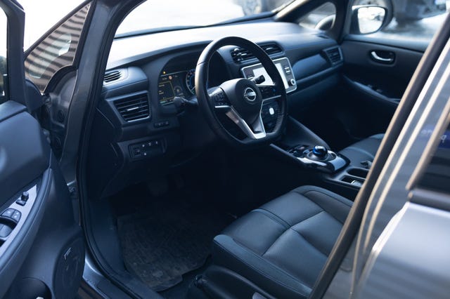 2022 NISSAN LEAF - 10