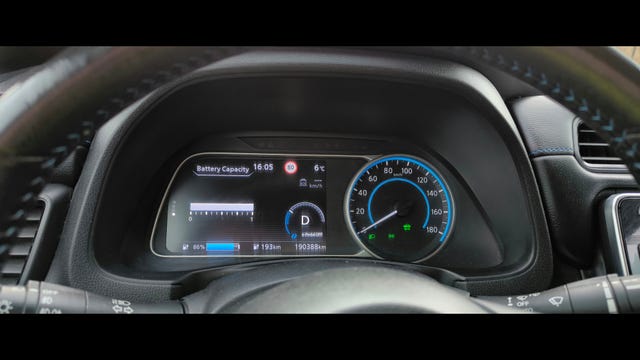2018 NISSAN LEAF - 36