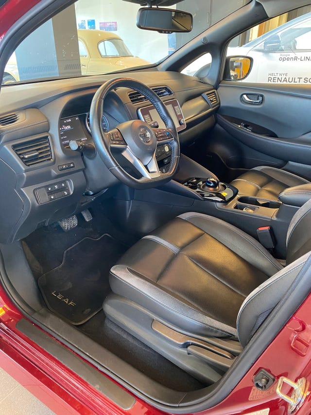 2020 NISSAN LEAF - 10