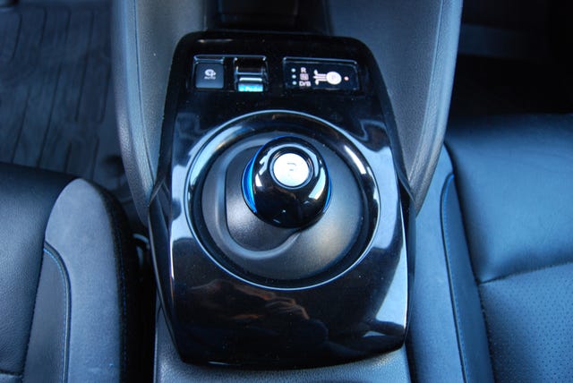 2020 NISSAN LEAF - 24