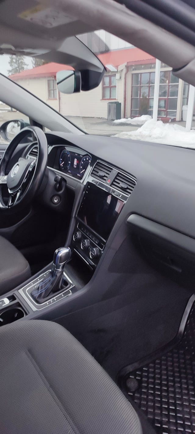2018 VOLKSWAGEN GOLF - 10