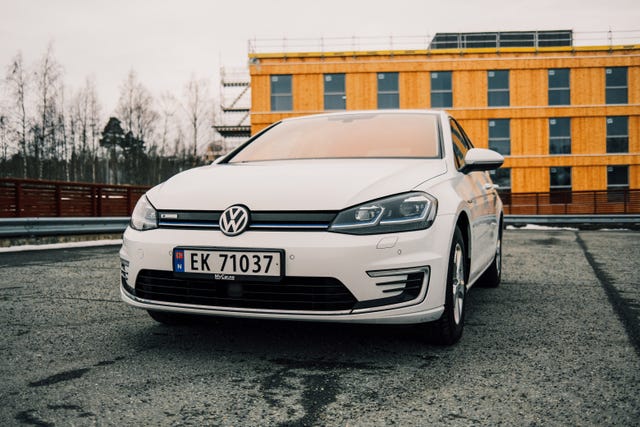 WVWZZZAUZJW900826 2018 VOLKSWAGEN GOLF-0