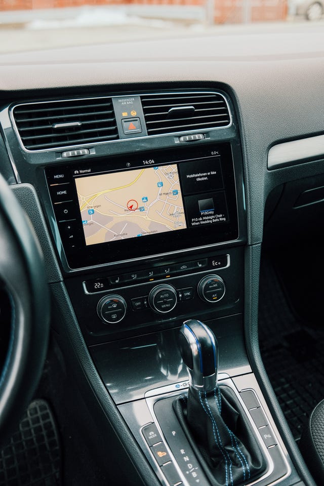 2018 VOLKSWAGEN GOLF - 24