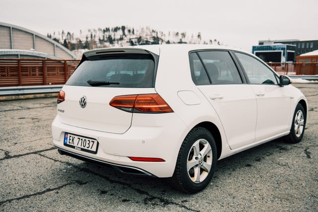 WVWZZZAUZJW900826 2018 VOLKSWAGEN GOLF-5
