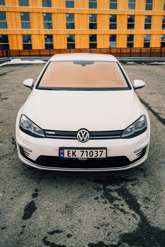 WVWZZZAUZJW900826 2018 VOLKSWAGEN GOLF-1
