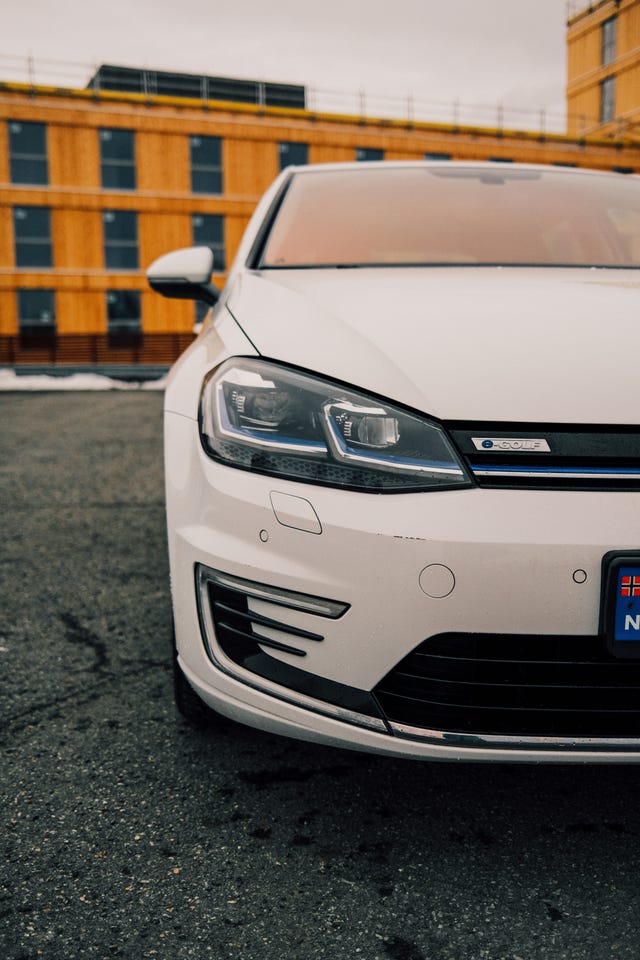 WVWZZZAUZJW900826 2018 VOLKSWAGEN GOLF-2