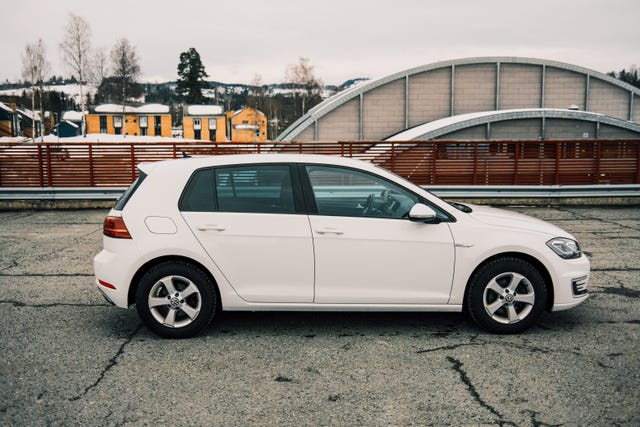 WVWZZZAUZJW900826 2018 VOLKSWAGEN GOLF-4
