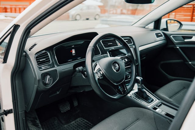 2018 VOLKSWAGEN GOLF - 19