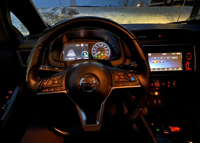 2018 NISSAN LEAF - 16