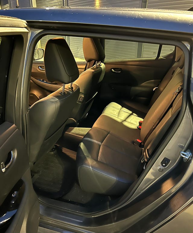 2018 NISSAN LEAF - 18