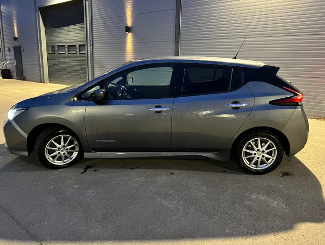 2018 NISSAN LEAF - 12