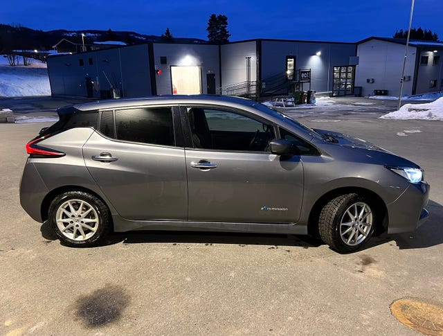 SJNFAAZE1U0032228 2018 NISSAN LEAF-5