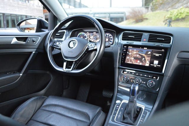 2019 VOLKSWAGEN GOLF - 19