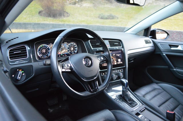 2019 VOLKSWAGEN GOLF - 24