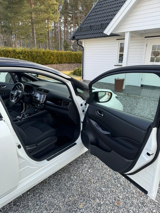 2022 NISSAN LEAF - 17
