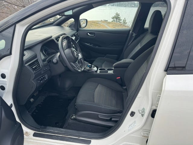 2022 NISSAN LEAF - 11
