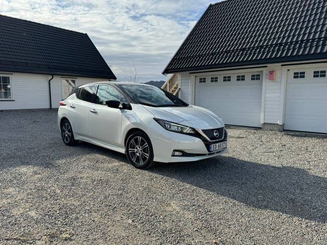 2022 NISSAN LEAF - 10