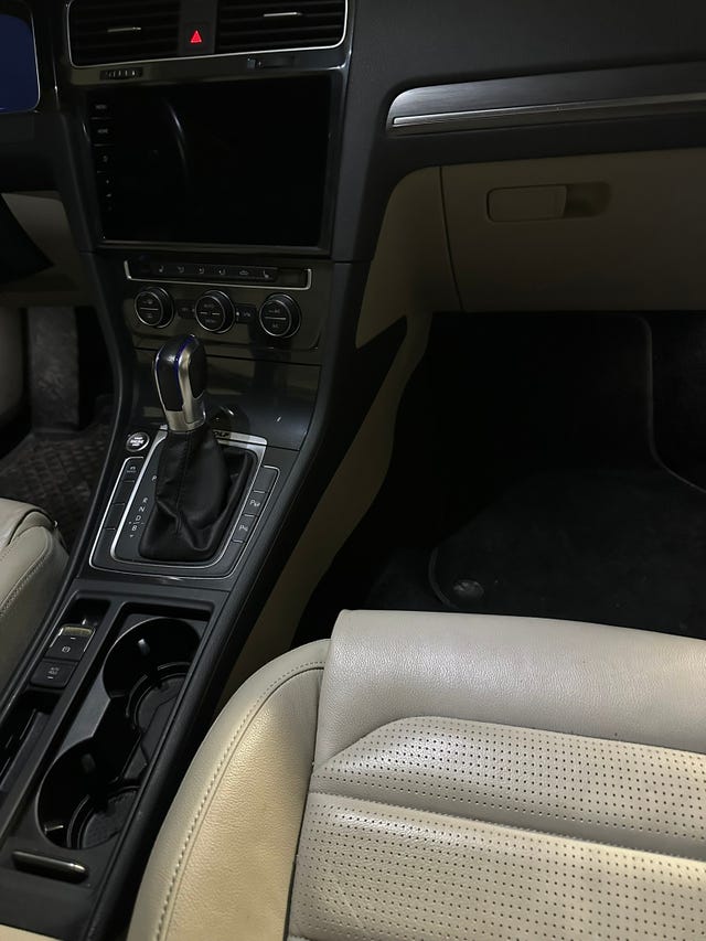 2019 VOLKSWAGEN GOLF - 24