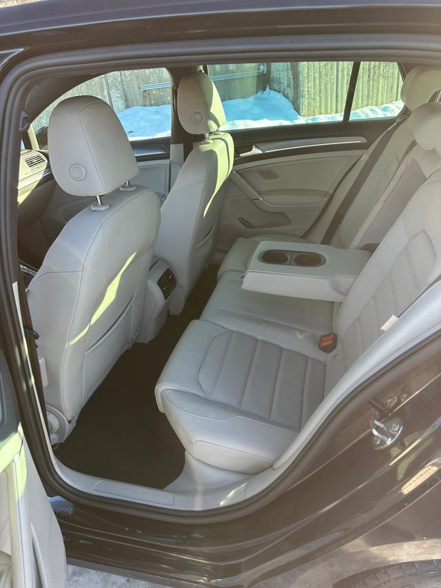 WVWZZZAUZKW912360 2019 VOLKSWAGEN GOLF-3