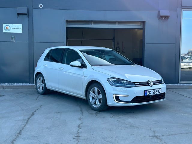 WVWZZZAUZJW905927 2018 VOLKSWAGEN GOLF-0